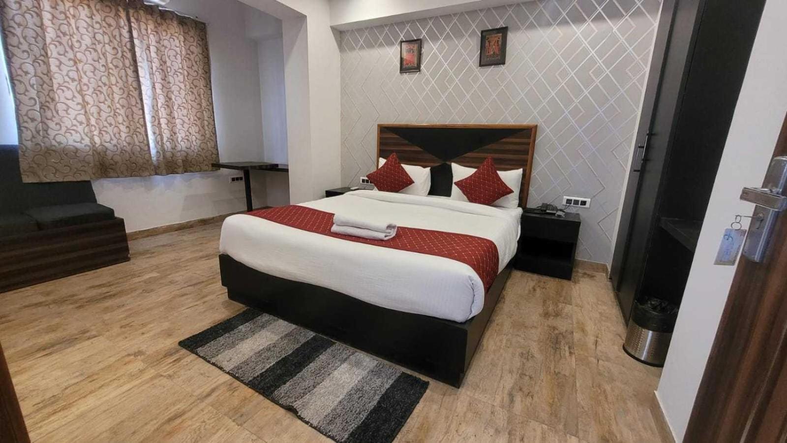 Hotel O Airport Gross New Delhi